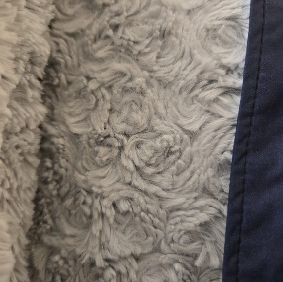 LIKE NEW Women's Columbia Navy Winter Jacket - Picture 4 of 6